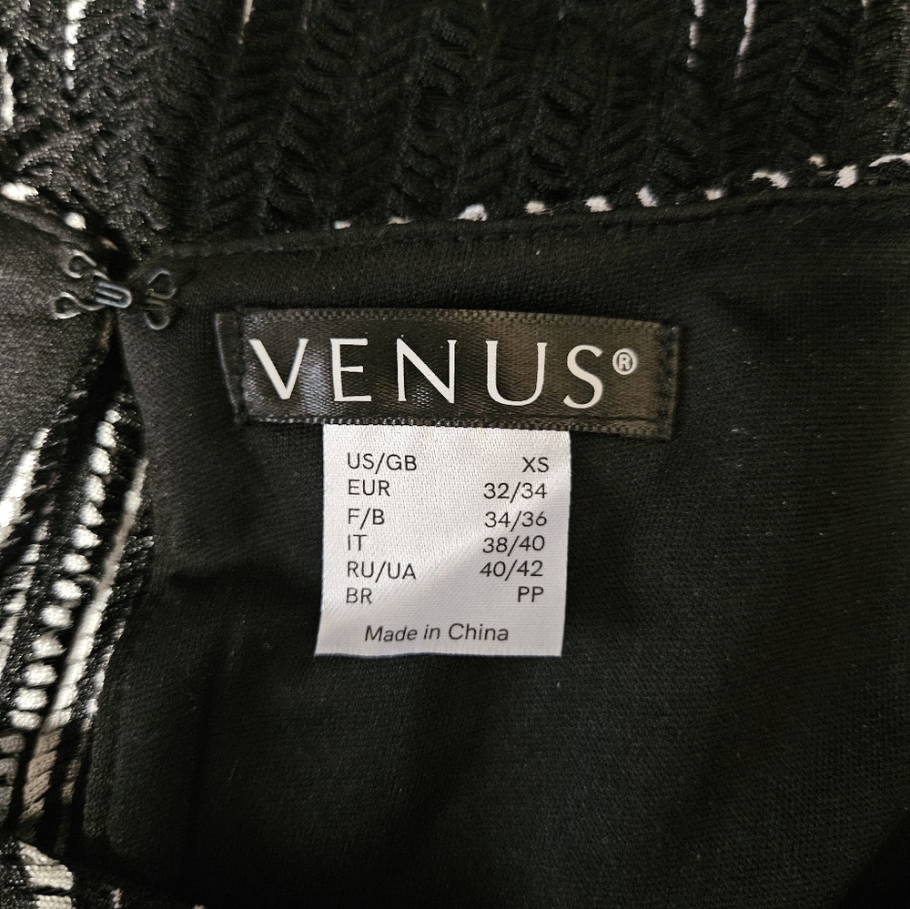VENUS Cold Shoulder Top - Picture 13 of 13